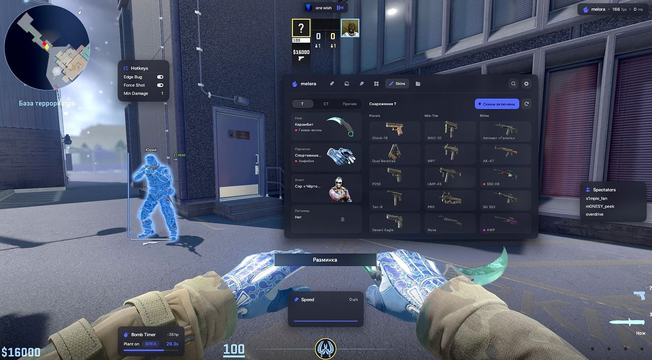 Melora в Counter-Strike 2: меню скинов поверх игры и компактные панели оверлея вокруг HUD.
